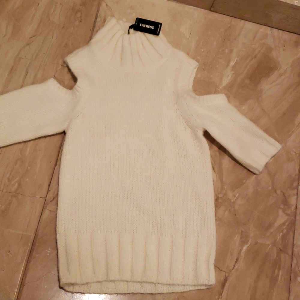 Cold shoulder express Sweater